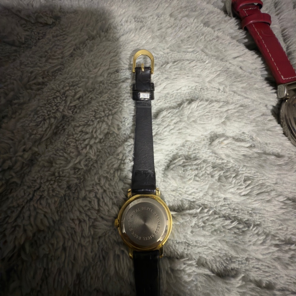 Small Gold-Tone Time Quartz Watch for Women with Roman - Picture 8 of 10